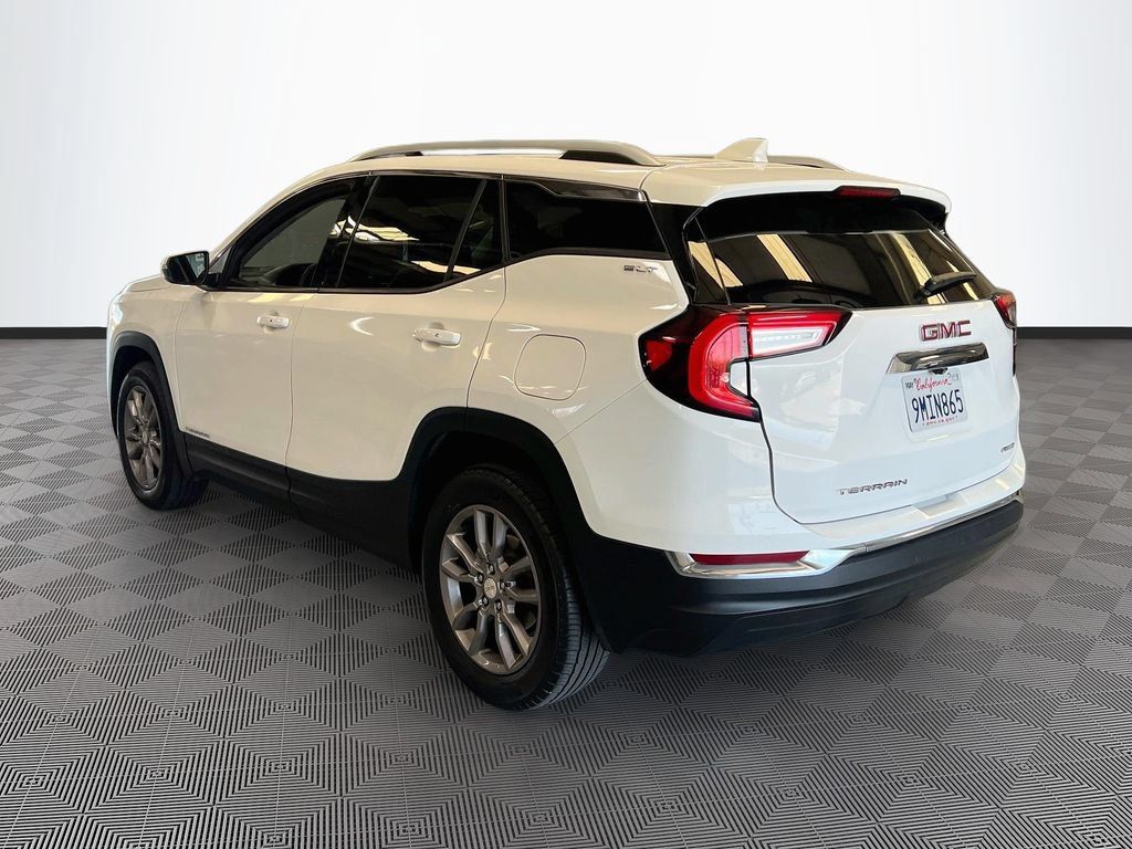 Used 2024 GMC Terrain SLT AWD/4WD image 5