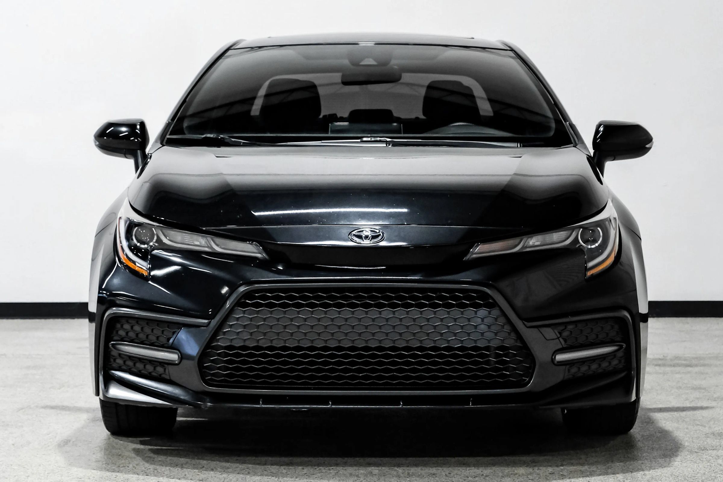 Used 2020 Toyota Corolla XSE FWD image 3