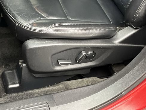 Used 2017 Ford Explorer XLT w/ Equipment Group 202A image 10