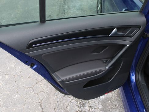 Used 2015 Volkswagen Golf R R image 17