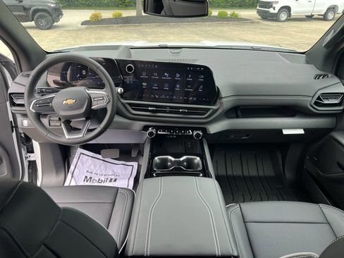New 2025 Chevrolet Silverado EV LT image 21