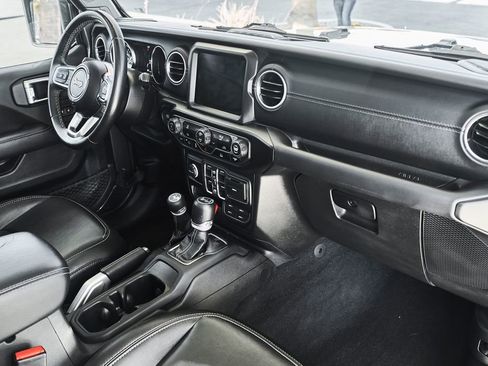 Used 2021 Jeep Wrangler Unlimited Sahara AWD/4WD image 38