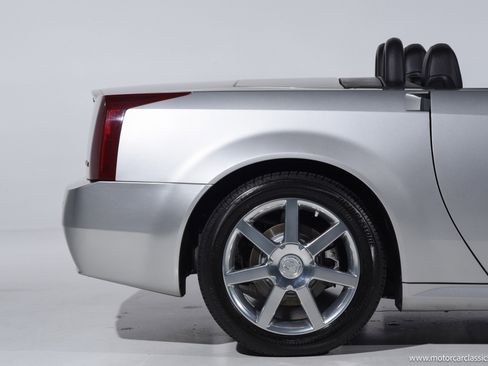 Used 2006 Cadillac XLR image 19