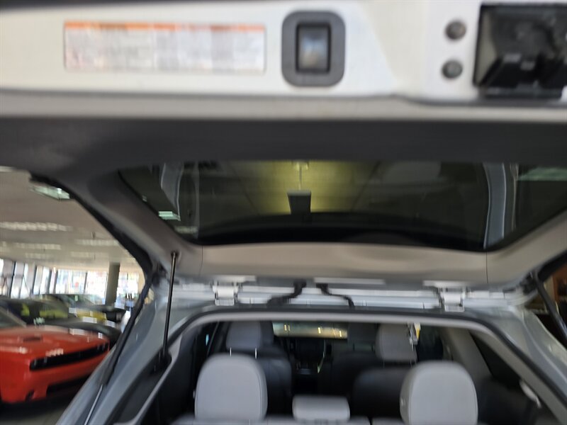 Used 2019 Toyota Sienna XLE w/ XLE Navigation Package FWD image 34