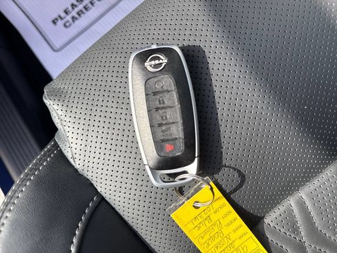 Used 2025 Nissan Rogue Platinum FWD image 32