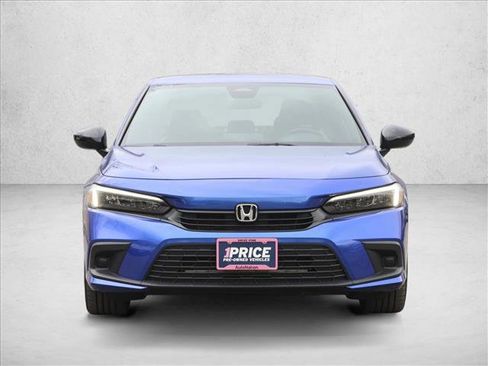 Used 2023 Honda Civic Sport image 2