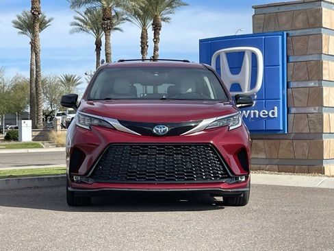 Used 2021 Toyota Sienna XSE image 5