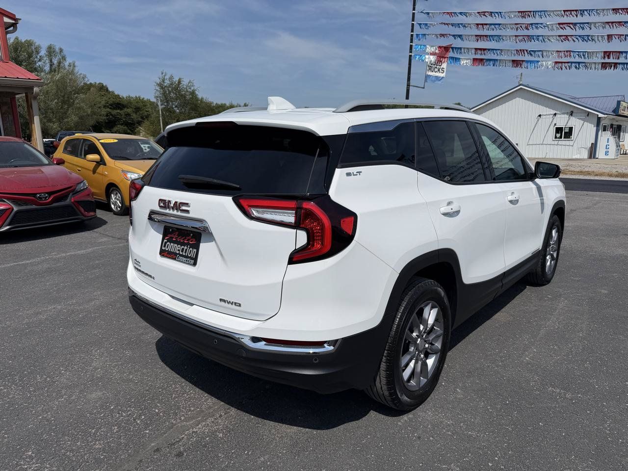 Used 2024 GMC Terrain SLT w/ Tech Package AWD/4WD image 4