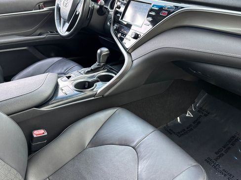 Used 2018 Toyota Camry XSE FWD image 32
