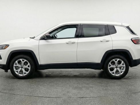 Used 2025 Jeep Compass Latitude AWD/4WD image 5