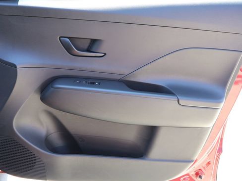 Used 2025 Hyundai Kona SEL FWD image 7