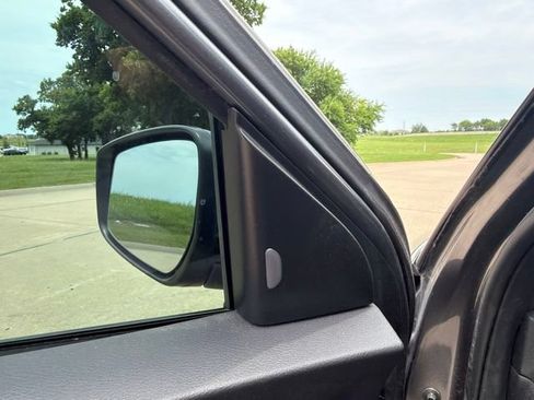 Used 2021 Nissan Kicks SR FWD image 16