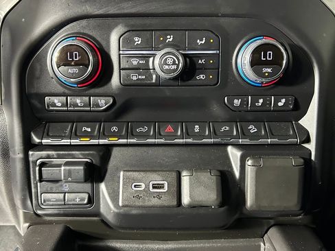 Used 2021 Chevrolet Silverado 1500 LTZ AWD/4WD image 22
