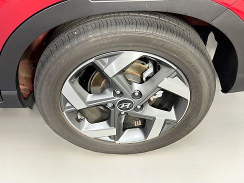 Used 2023 Hyundai Venue Limited FWD image 30