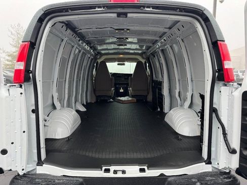 New 2026 Chevrolet Express 3500 Extended image 29