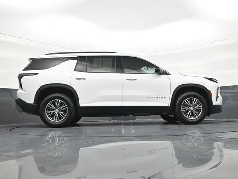 Used 2025 Chevrolet Traverse LT w/ Driver Confidence Package FWD image 30