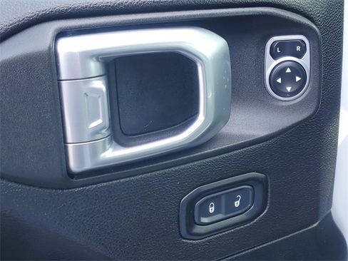 Used 2020 Jeep Gladiator Rubicon image 12