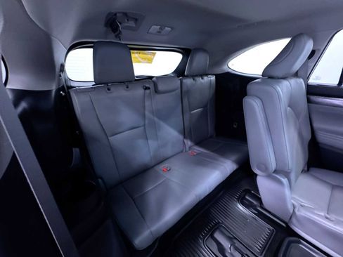 Used 2023 Toyota Highlander Platinum image 42