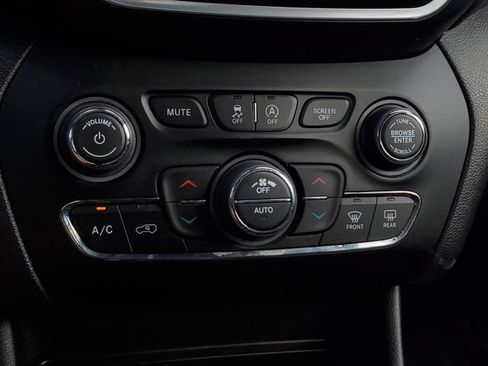 Certified 2022 Jeep Cherokee Limited w/ Elite Package AWD/4WD image 31