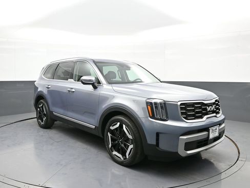Certified 2023 Kia Telluride S image 4