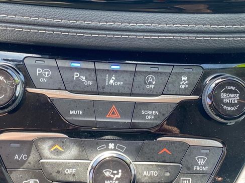 Used 2022 Chrysler Pacifica Limited AWD/4WD image 13
