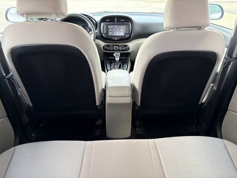 Used 2021 Kia Soul LX image 27