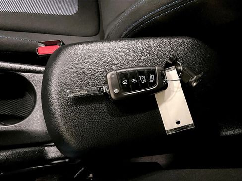 Used 2019 Hyundai Veloster 2.0 image 13