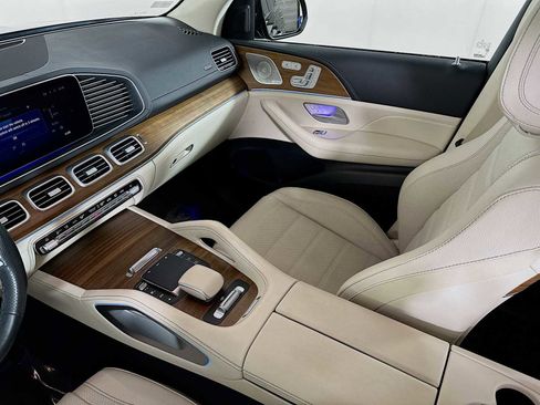 Used 2024 Mercedes-Benz GLS 580 4MATIC image 25