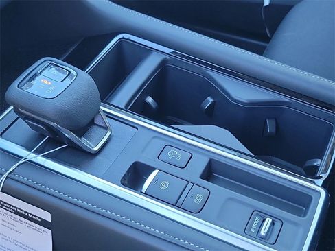 New 2025 Nissan Pathfinder SV image 16