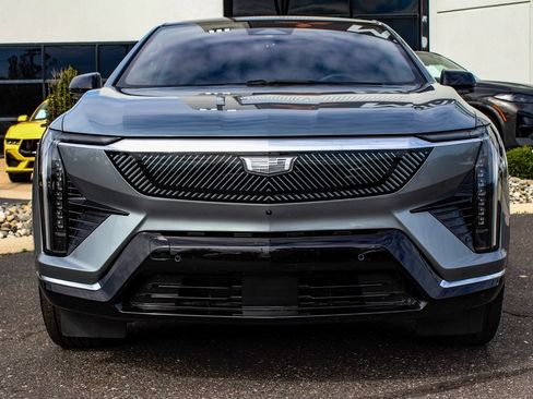 Used 2025 Cadillac Optiq Luxury 1 image 2