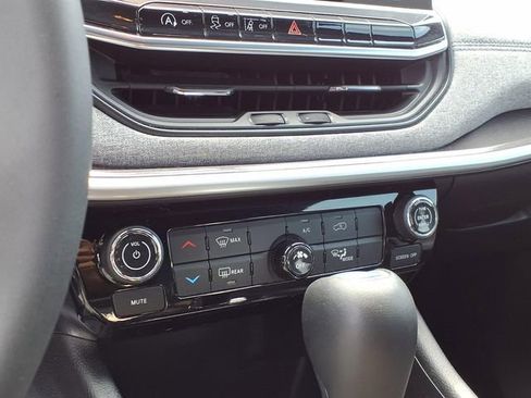 Used 2023 Jeep Compass Latitude AWD/4WD image 10