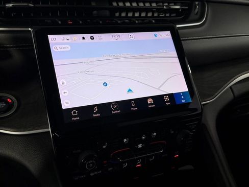 Used 2024 Jeep Grand Cherokee Limited 4xe w/ Luxury Tech Group II AWD/4WD image 17