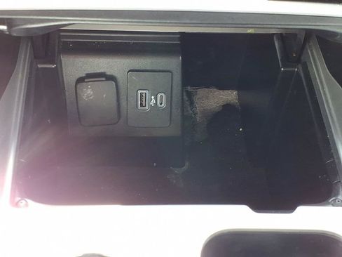 Used 2021 Ford Explorer XLT w/ Equipment Group 202A AWD/4WD image 18