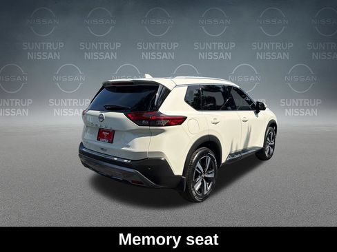 Used 2023 Nissan Rogue SL FWD image 11