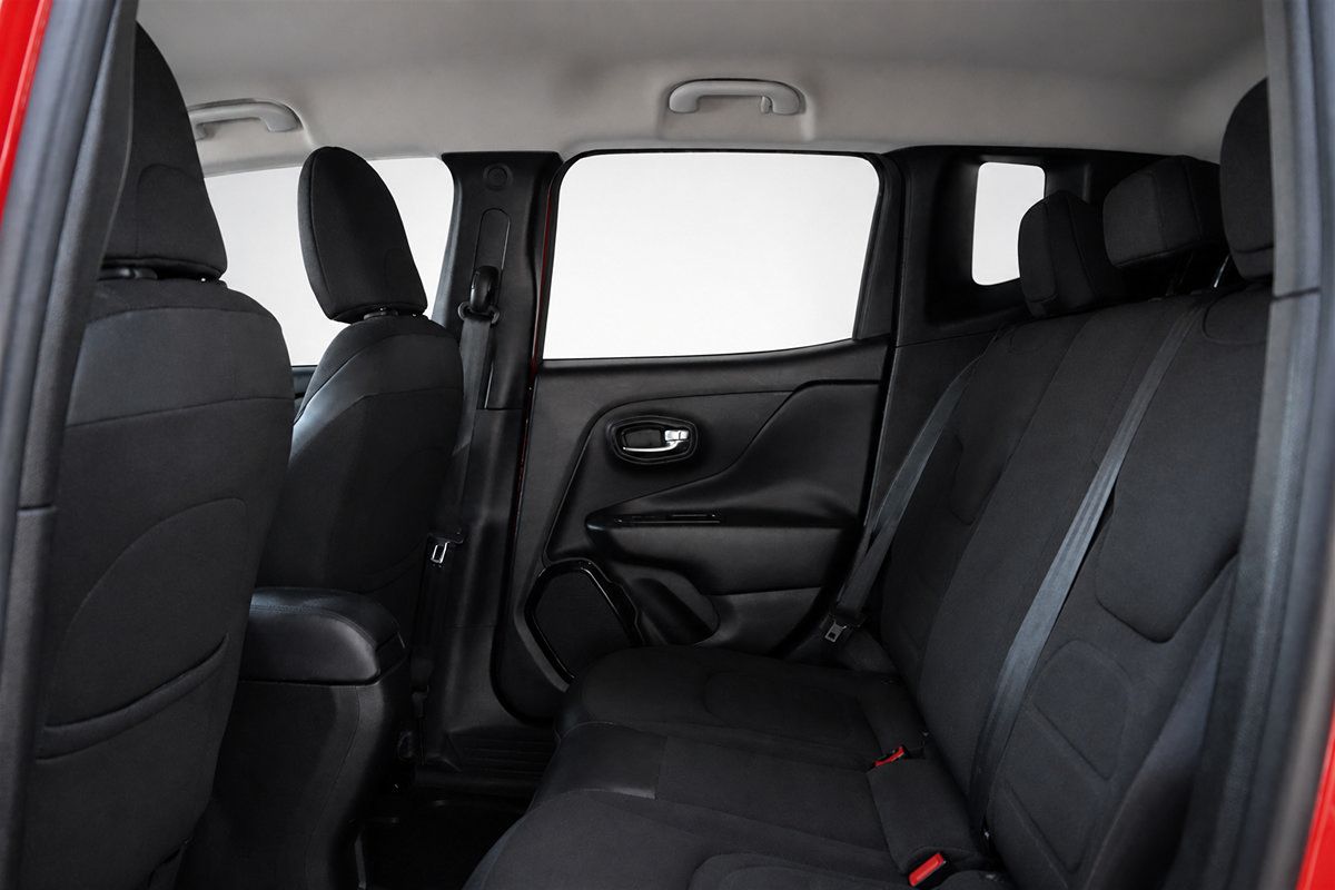 Used 2017 Jeep Renegade Altitude FWD image 17