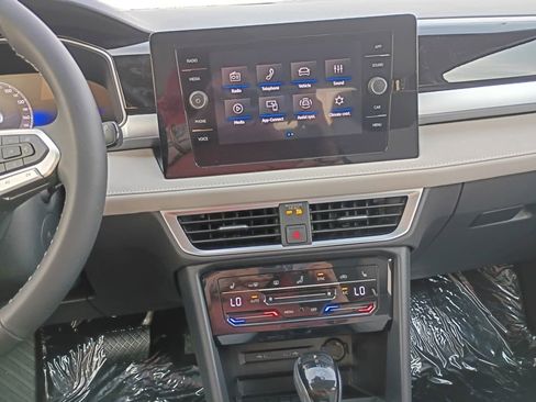 New 2025 Volkswagen Taos SE image 24