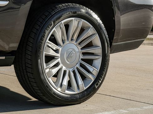 Used 2016 Cadillac Escalade Platinum image 58