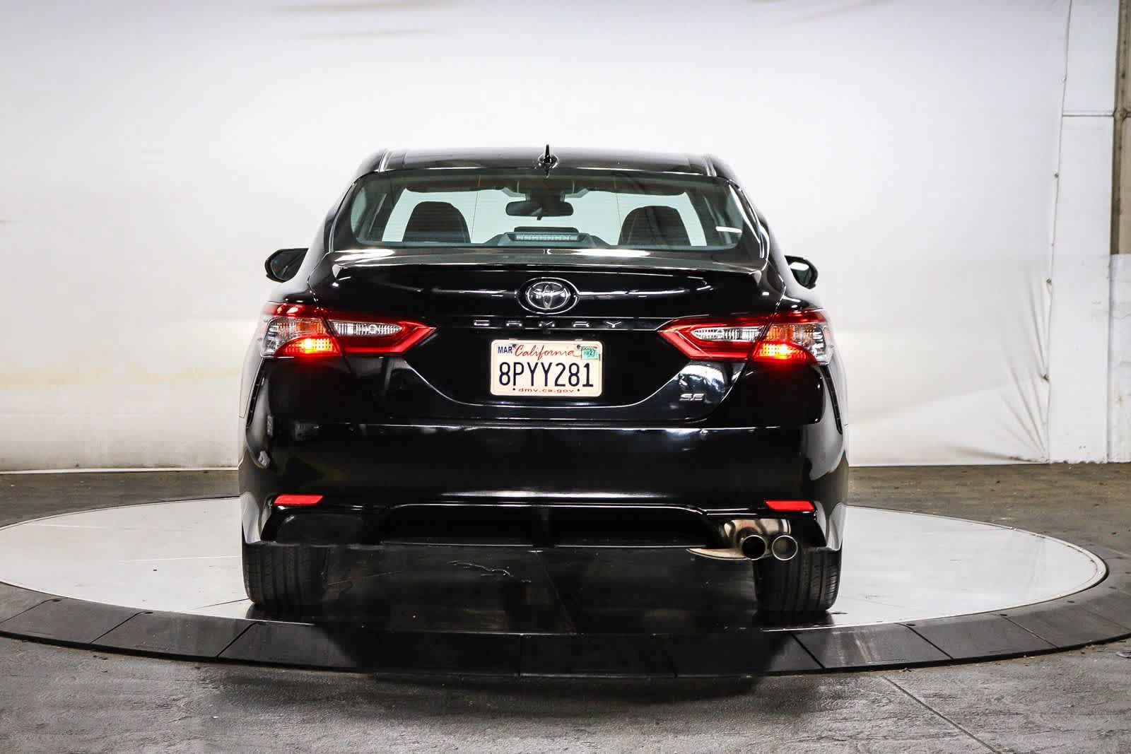 Used 2020 Toyota Camry SE w/ Carpet Mat Package FWD image 3