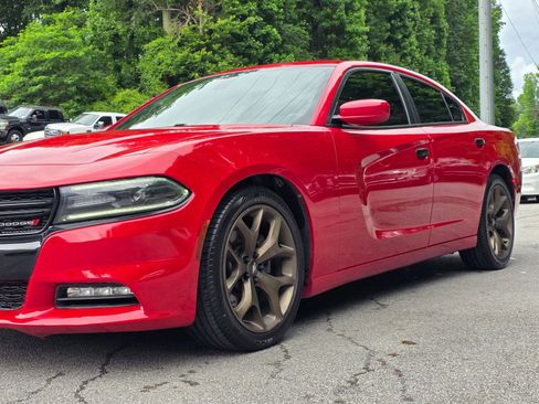 Used 2016 Dodge Charger R/T w/ Plus Group RWD image 3