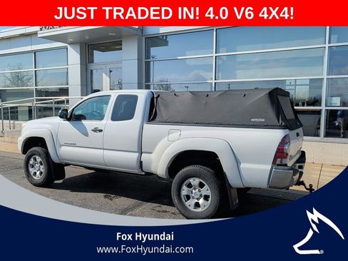 Used 2013 Toyota Tacoma 4x4 Access Cab V6 w/ SR5 Pkg image 2