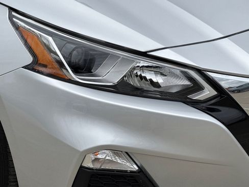 Used 2020 Nissan Altima 2.5 S FWD image 12