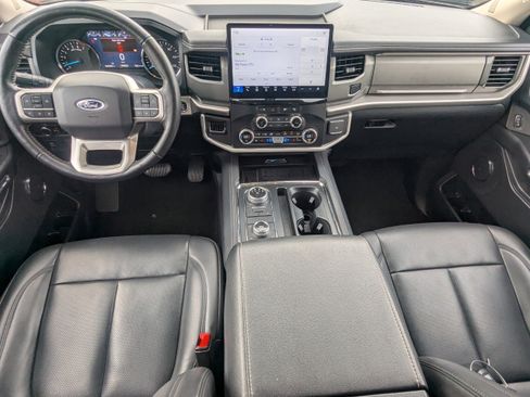 Certified 2024 Ford Expedition XLT image 18