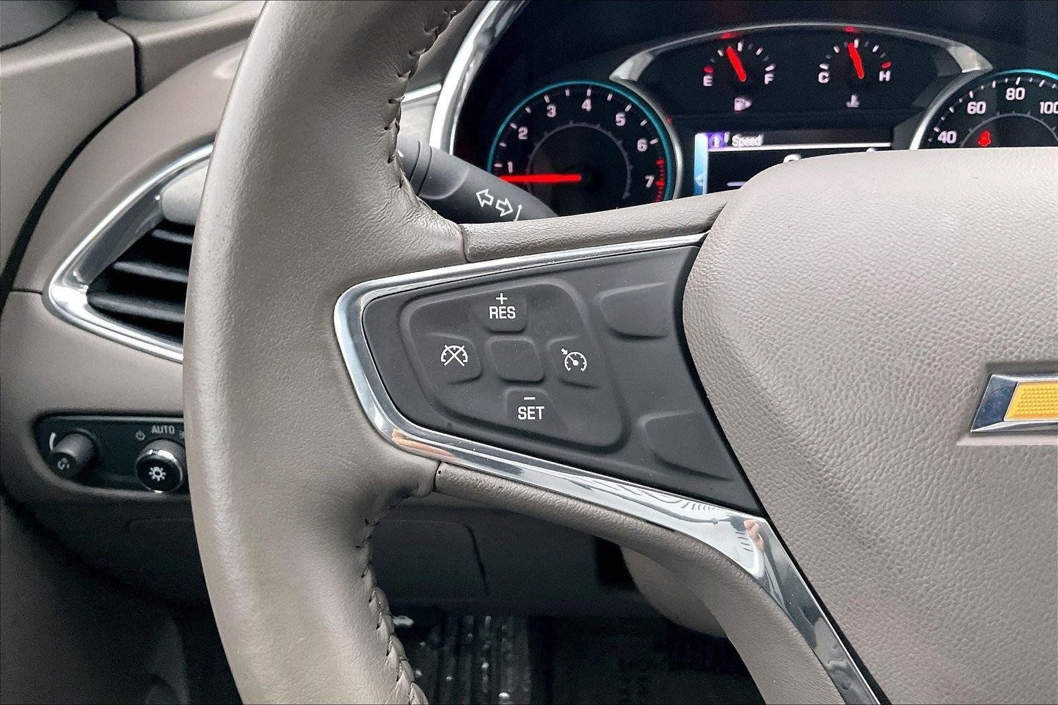 Used 2017 Chevrolet Malibu LT FWD image 18