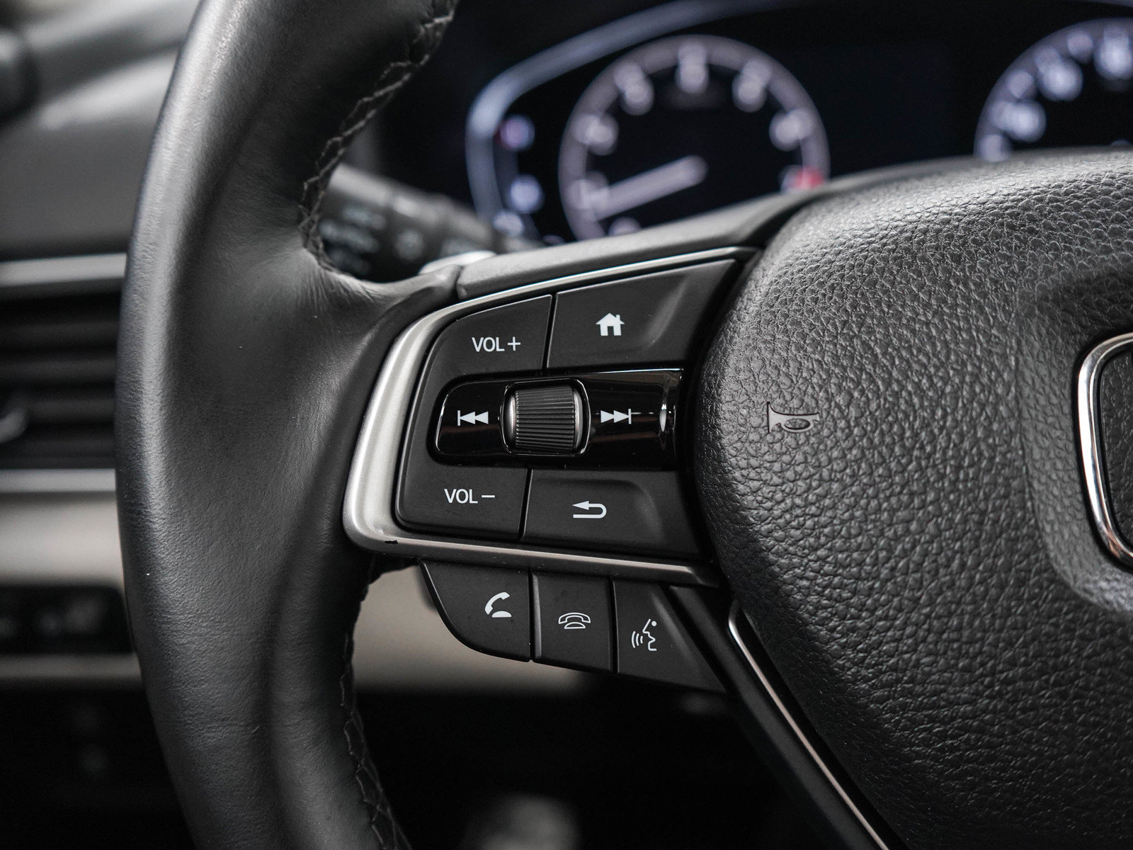 Used 2018 Honda Accord EX-L image 25