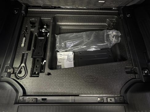 Used 2020 Land Rover Defender 110 First Edition image 50