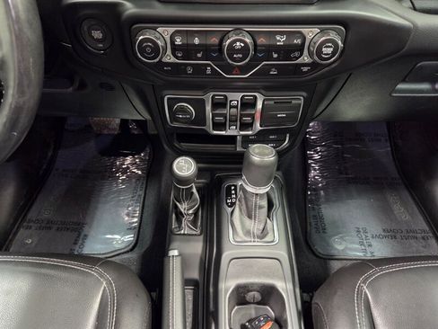 Used 2022 Jeep Wrangler Unlimited Sahara w/ LED Lighting Group AWD/4WD image 46