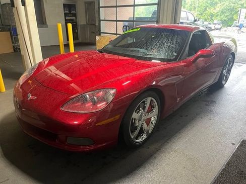 Used 2005 Chevrolet Corvette Coupe w/ Preferred Equipment Group RWD image 4