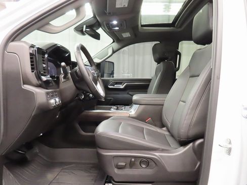 Used 2024 GMC Sierra 2500 SLT w/ SLT Premium Package image 9