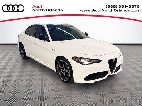 Used 2022 Alfa Romeo Giulia Veloce RWD image 1