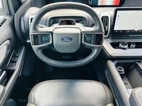 Used 2025 Ford Expedition Active AWD/4WD image 20